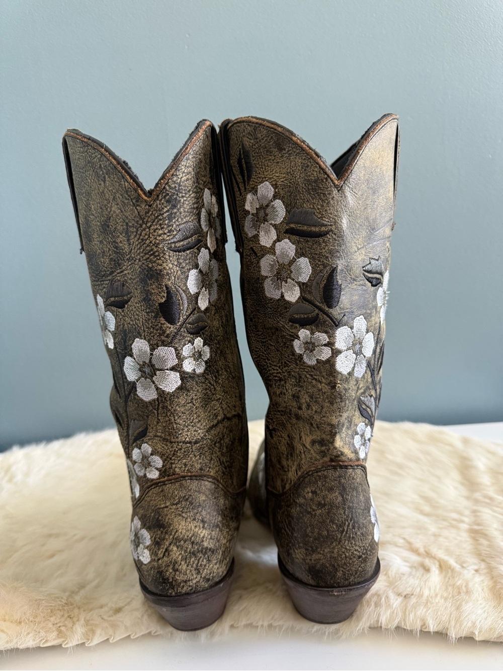 Durango Women’s Floral Concho Harness Western Boot - Picture 3 of 11